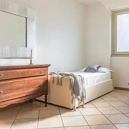 Sunny Varenna Perledo