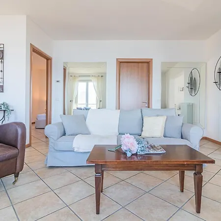 Sunny Varenna Apartment