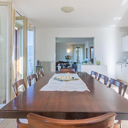 Sunny Varenna Apartment