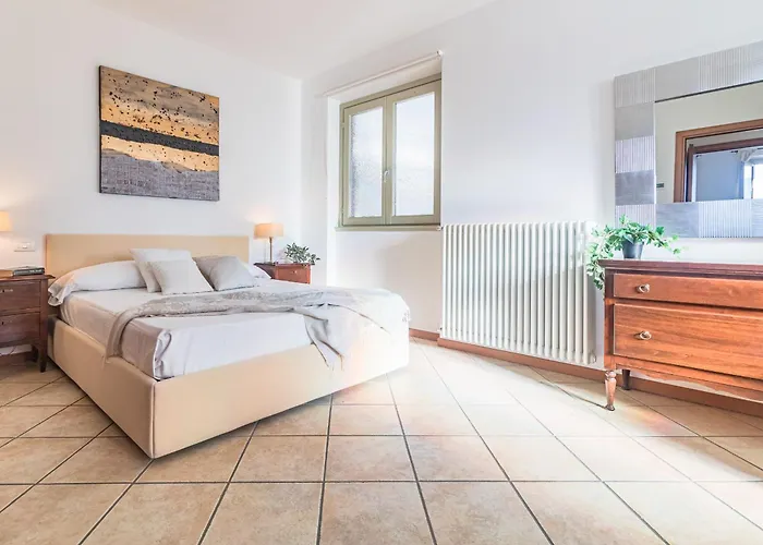 Sunny Varenna アパート ペルレード