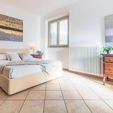 Sunny Varenna Apartment Perledo