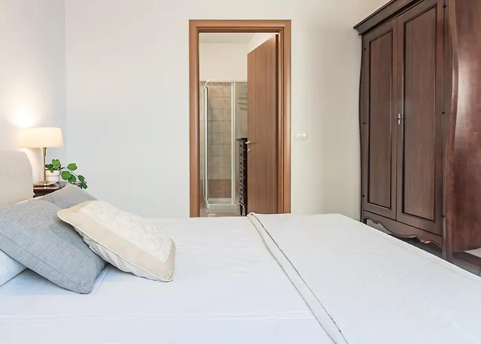 Sunny Varenna Perledo