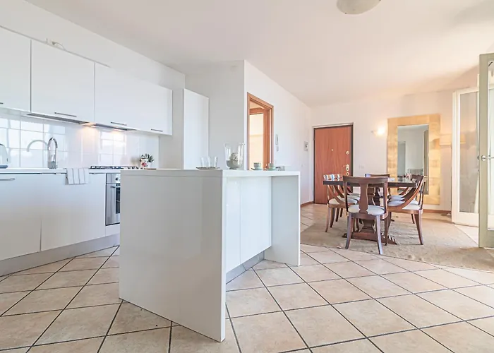 Sunny Varenna Lägenhet *